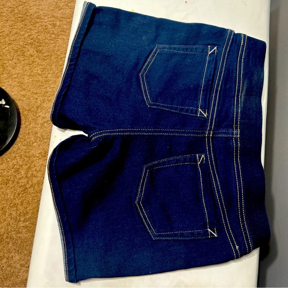 Lei Dark Wash Casual Denim High~Waisted Jean Shorts Size Large - Picture 6 of 6